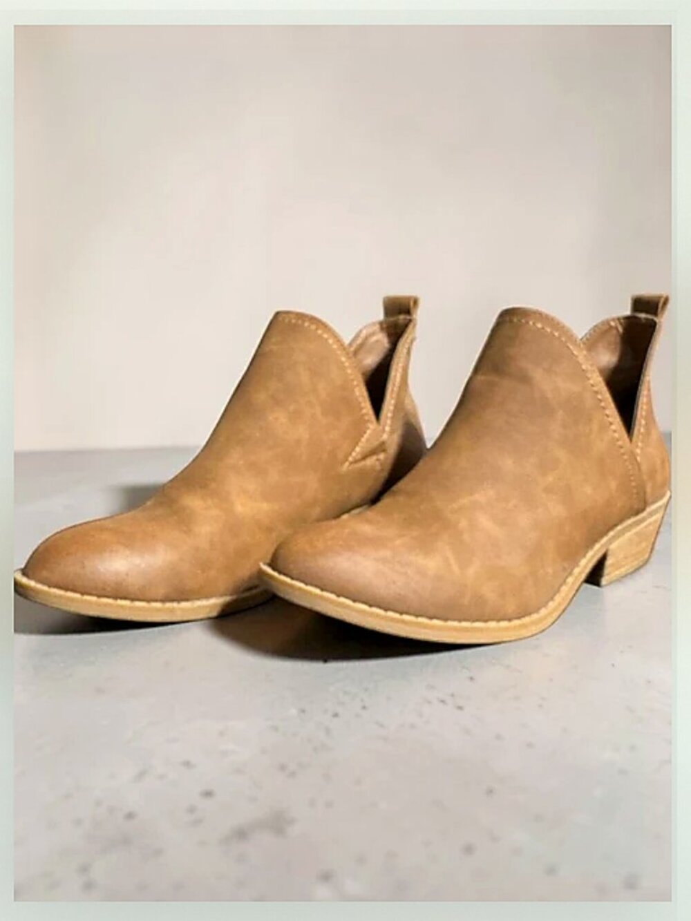 Women’s 6.5 Universal Thread Ankle Boots Light Brown